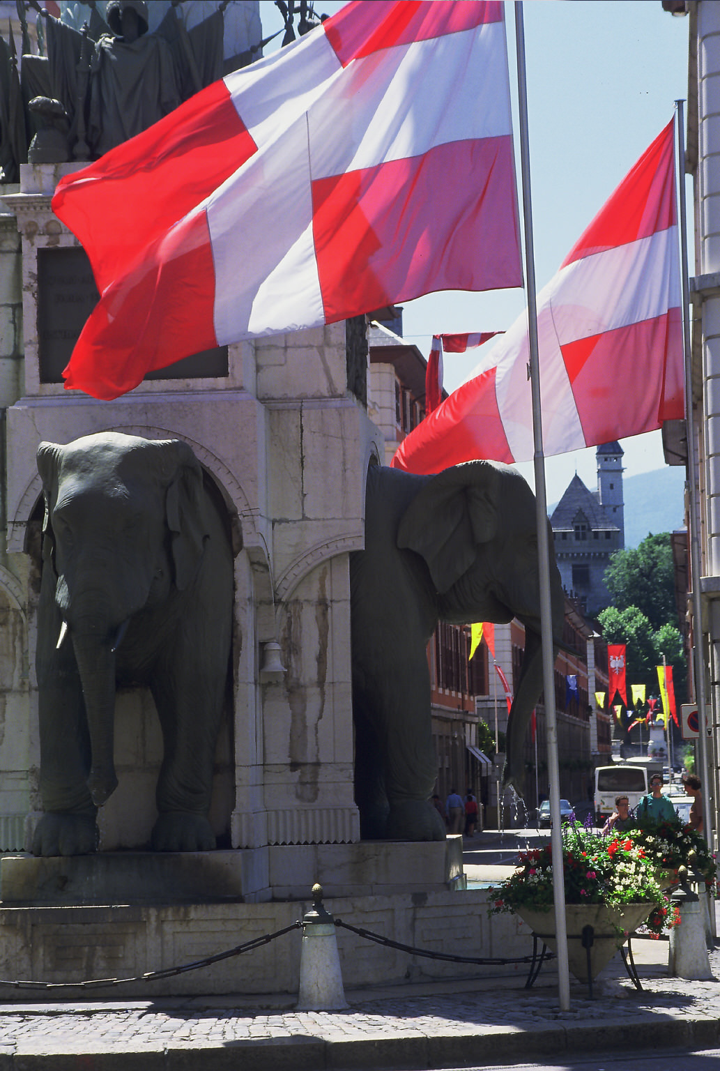 Fontaine des Éléphants, Chambéry
 - Chambéry Tourisme & Congrès - J. Bouchayer