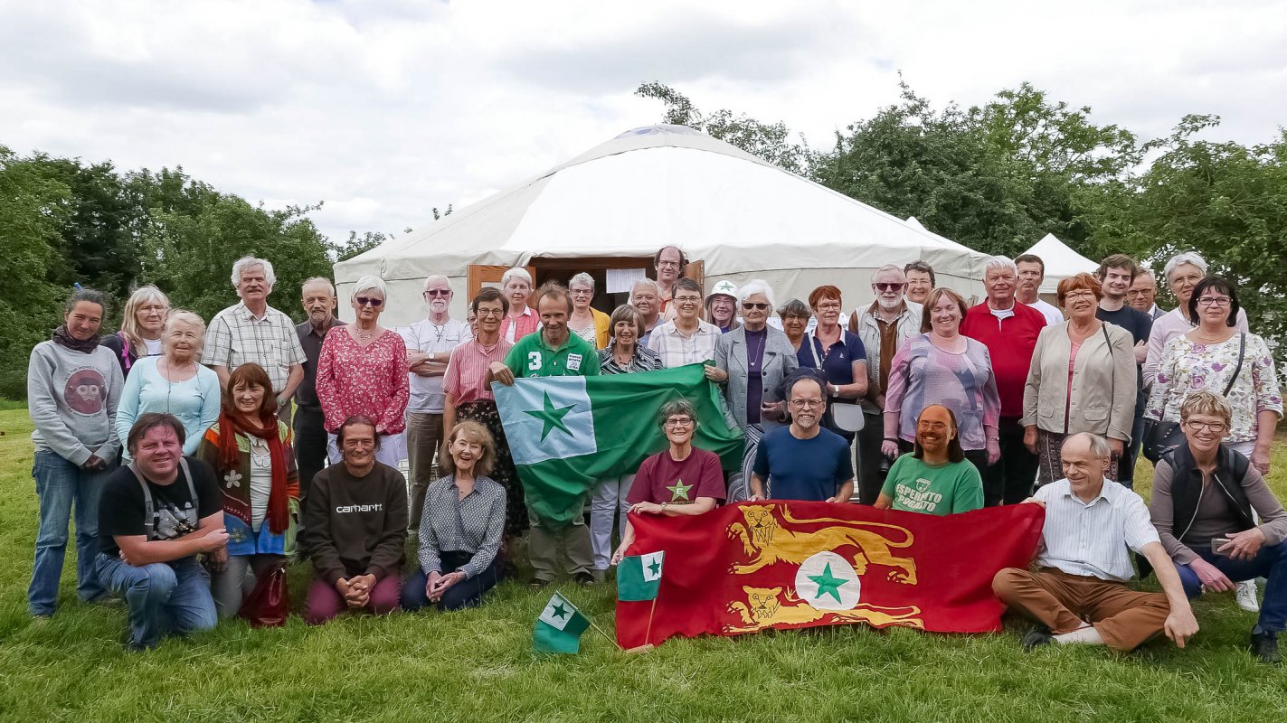 Le groupe devant la yourte